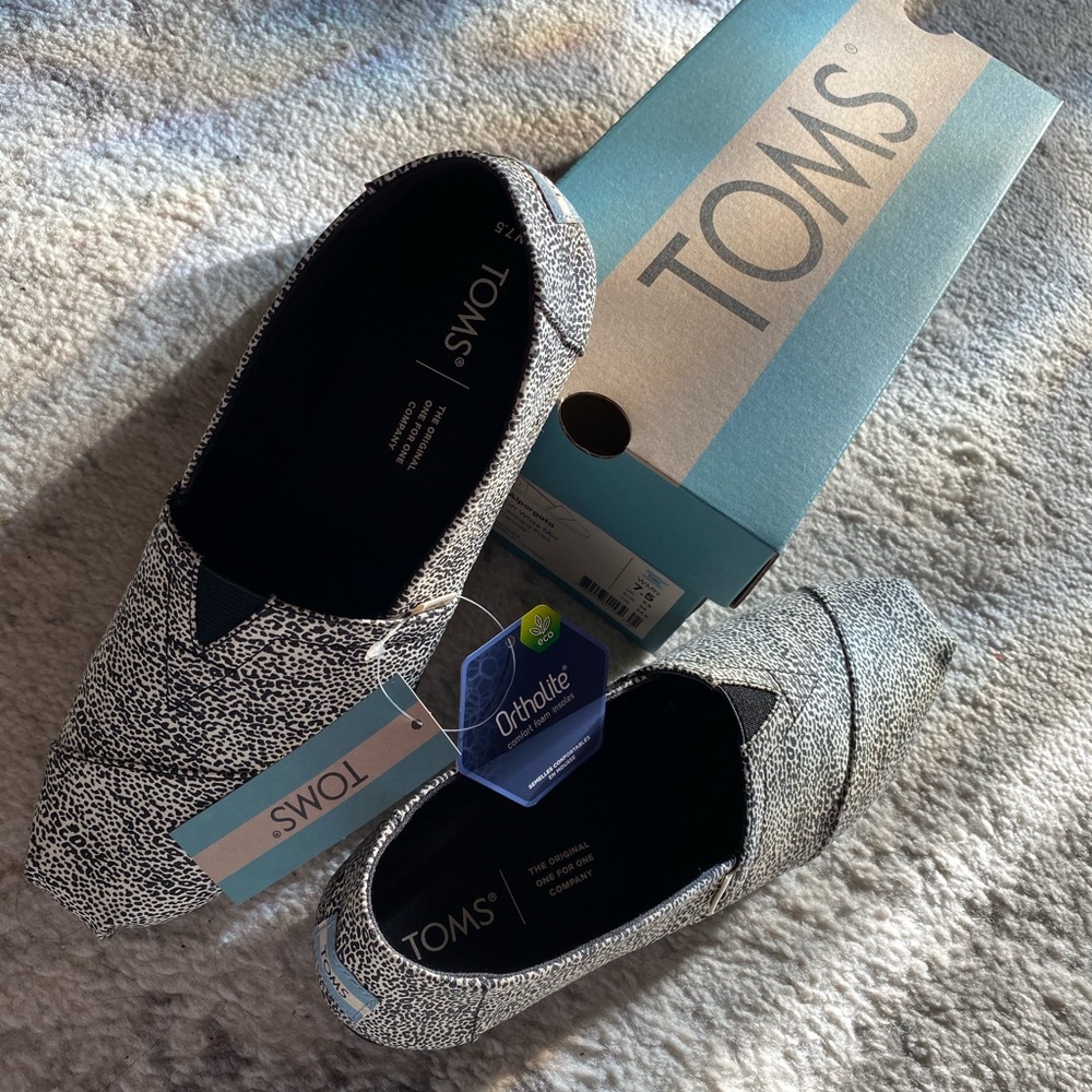 Toms ❤️ Brand new